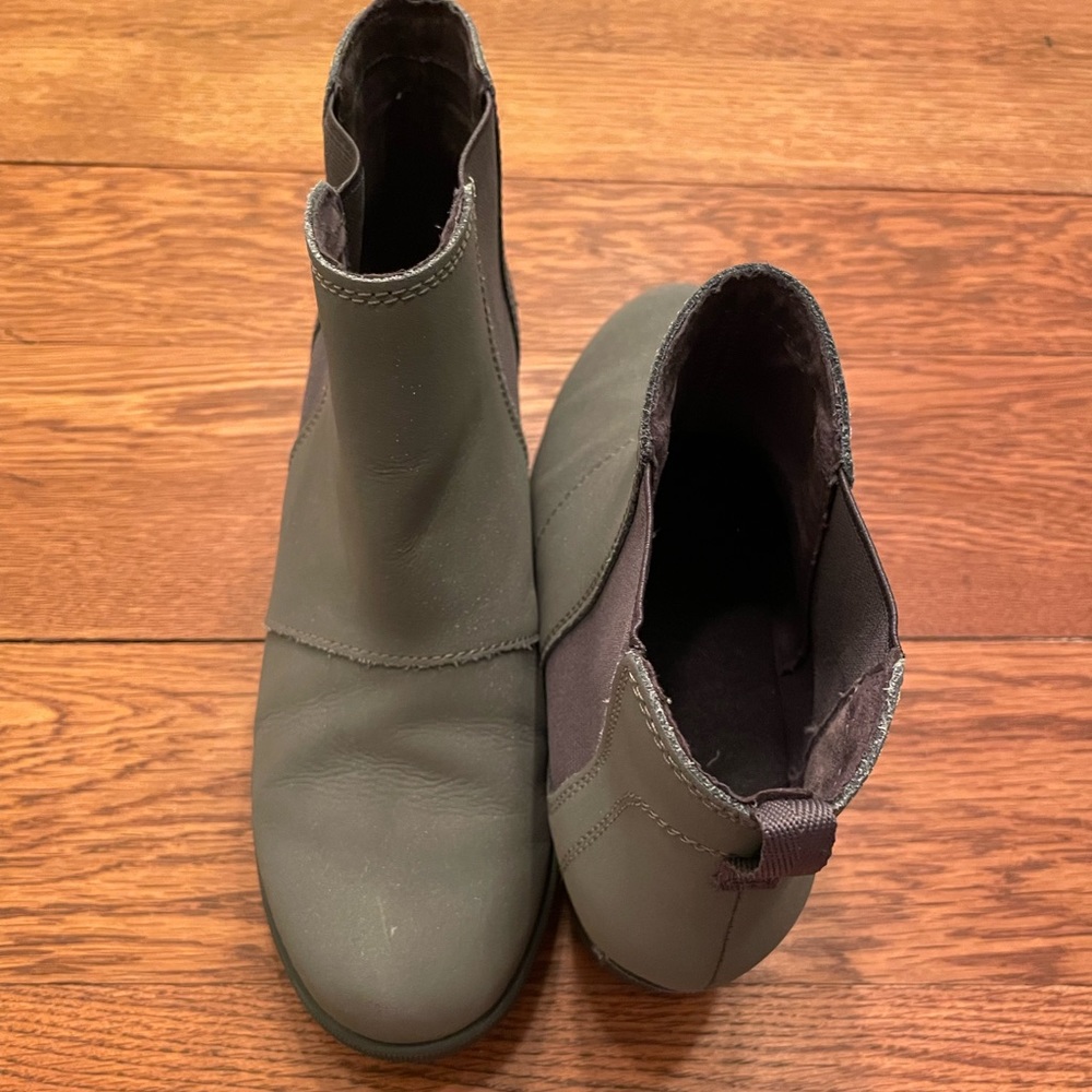 Sorel wedge heal boot women’s size 5